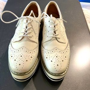 Woman Oxford white shoes